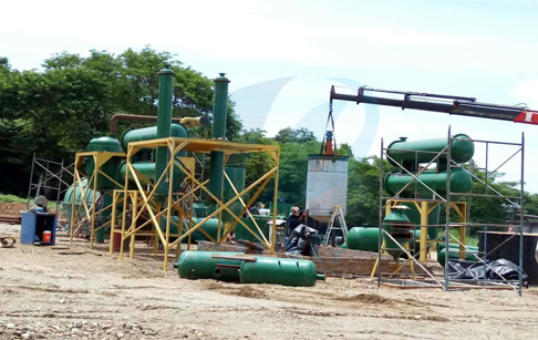 Doing engineer successful installation pyrolysis plant and used  oil recycling machine in Columbia 
