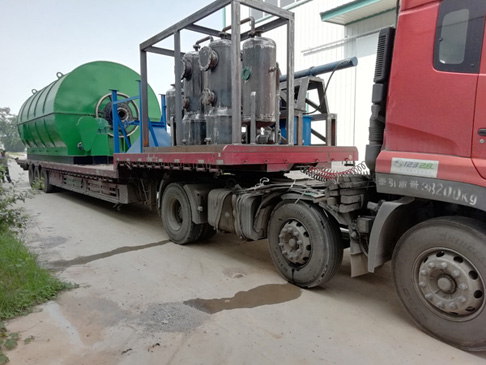 One set of 12T waste plastic pyrolysis plant to Hunan customers was delivered yesterday